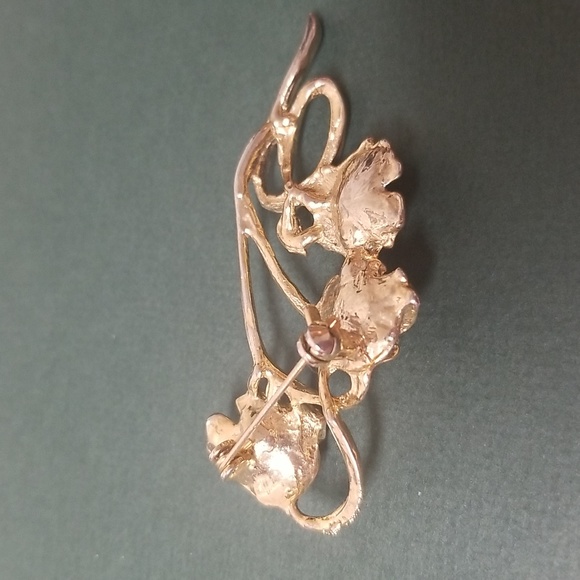 BROOCH, Vintage look but age unknown, 3 Pearls in Petals. 3" Long  EUC - Picture 2 of 4